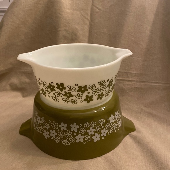 Pyrex Other - S/2 Pyrex Spring Blossom Green Crazy Daisy Cinderella bowls, 1.5 qt & 2.5 qt